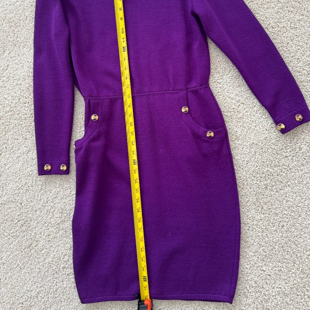 Timeless vintage,  long-sleeved St. John knit sweater dress, size 4 - Picture 12 of 12